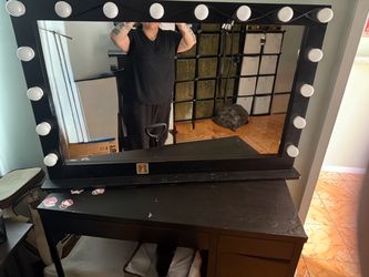 Vanity/ mirror is big