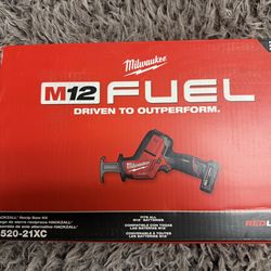 Milwaukee M12 FUEL 12V Lithium-Ion Brushless Cordless HACKZALL Reciprocating Saw Kit w/ One 4.0Ah Batteries Charger & Tool Bag.