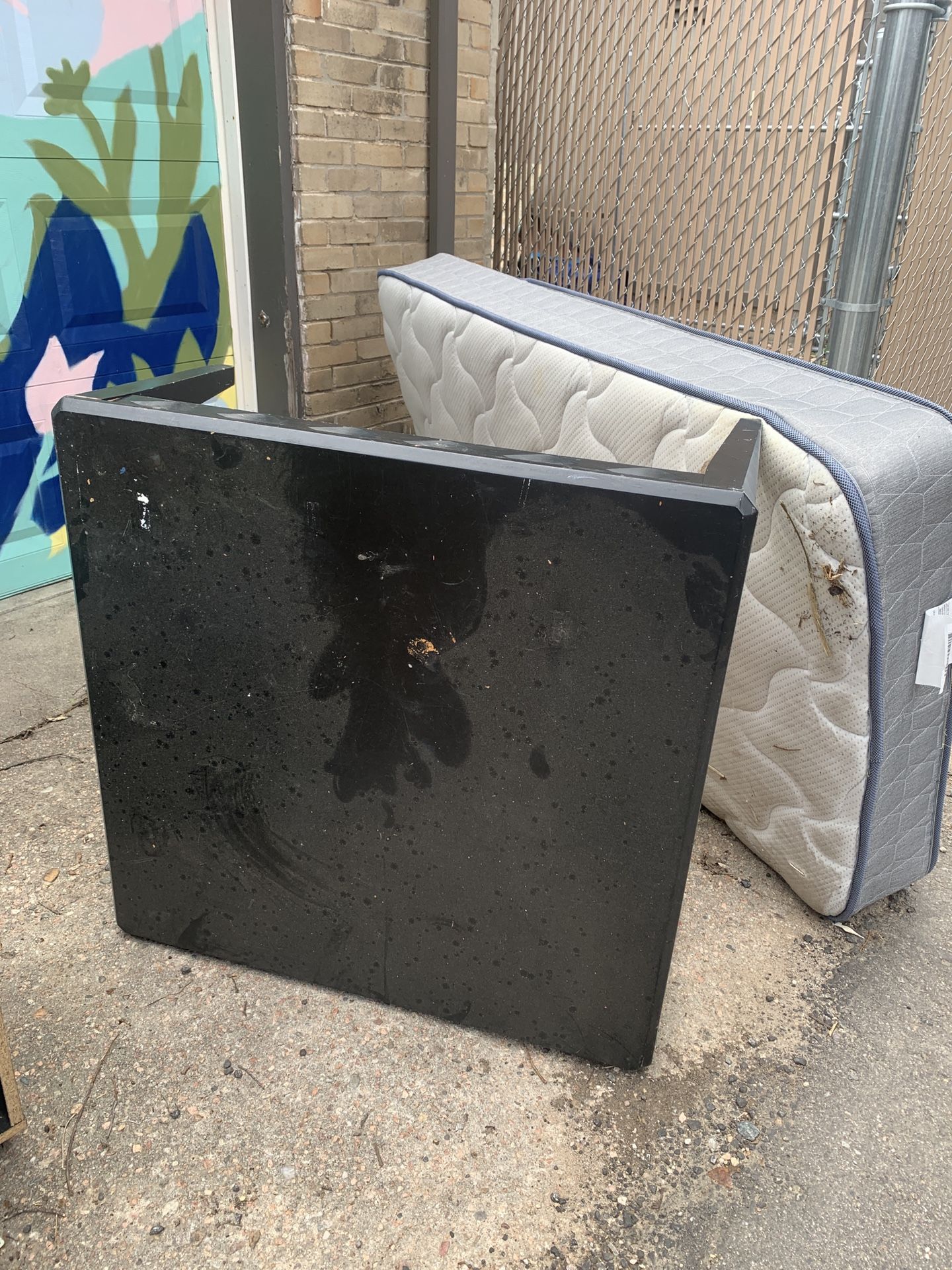 Free Furniture In Alley 26th/28th And Elm/ Eudora Denver