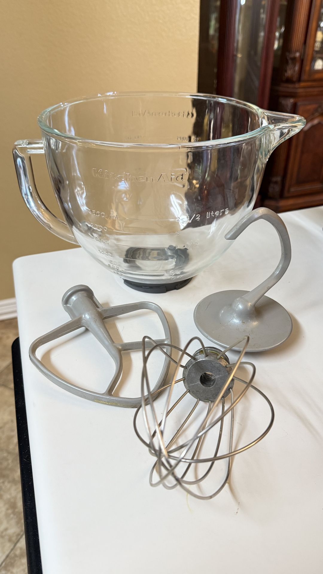Kitchenaid mixer glass bowl & wire whisk, flat beater & dough hook attachment set