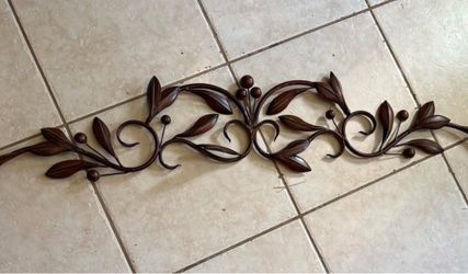Metal Leaves and Berries Vine 43” Long Wall Hanging NEW!