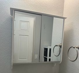 Mirror cabinet