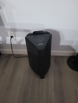This is a Samsung Sound Tower Giga High Power Audio speaker,a 500W MX-T50 model.