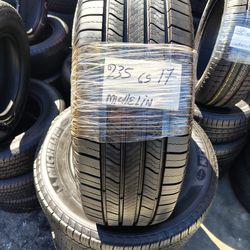 235/65/17 Michelin 4 llantas semi nuevas instaladas y balanceadas / 4 semi new tires installed & balanced