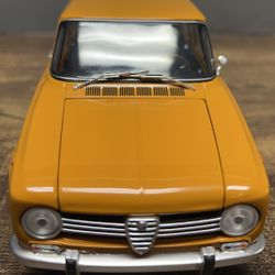 MINICHAMPS 1/18 Alfa Romeo Giulia Super 1300 Berlina model