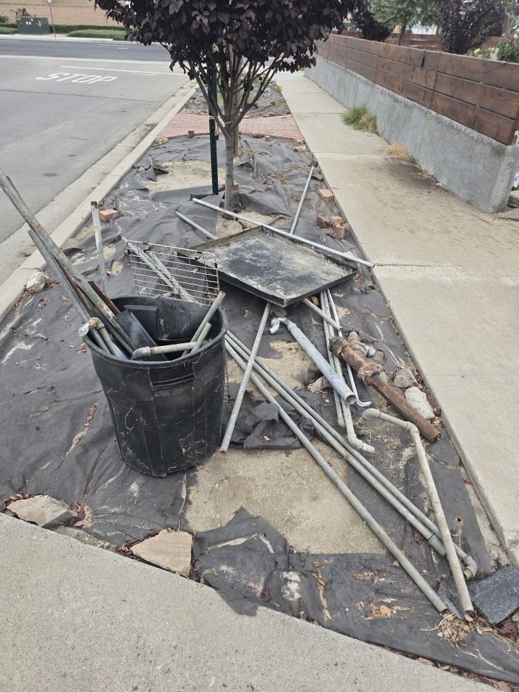 Free 3/4 1/2 Iron Pipes With Fittings.