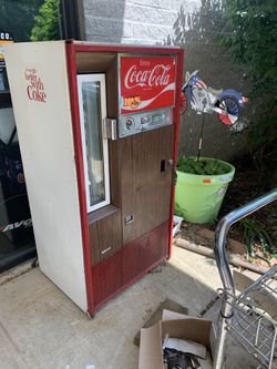Vintage Coca-Cola machine (working)