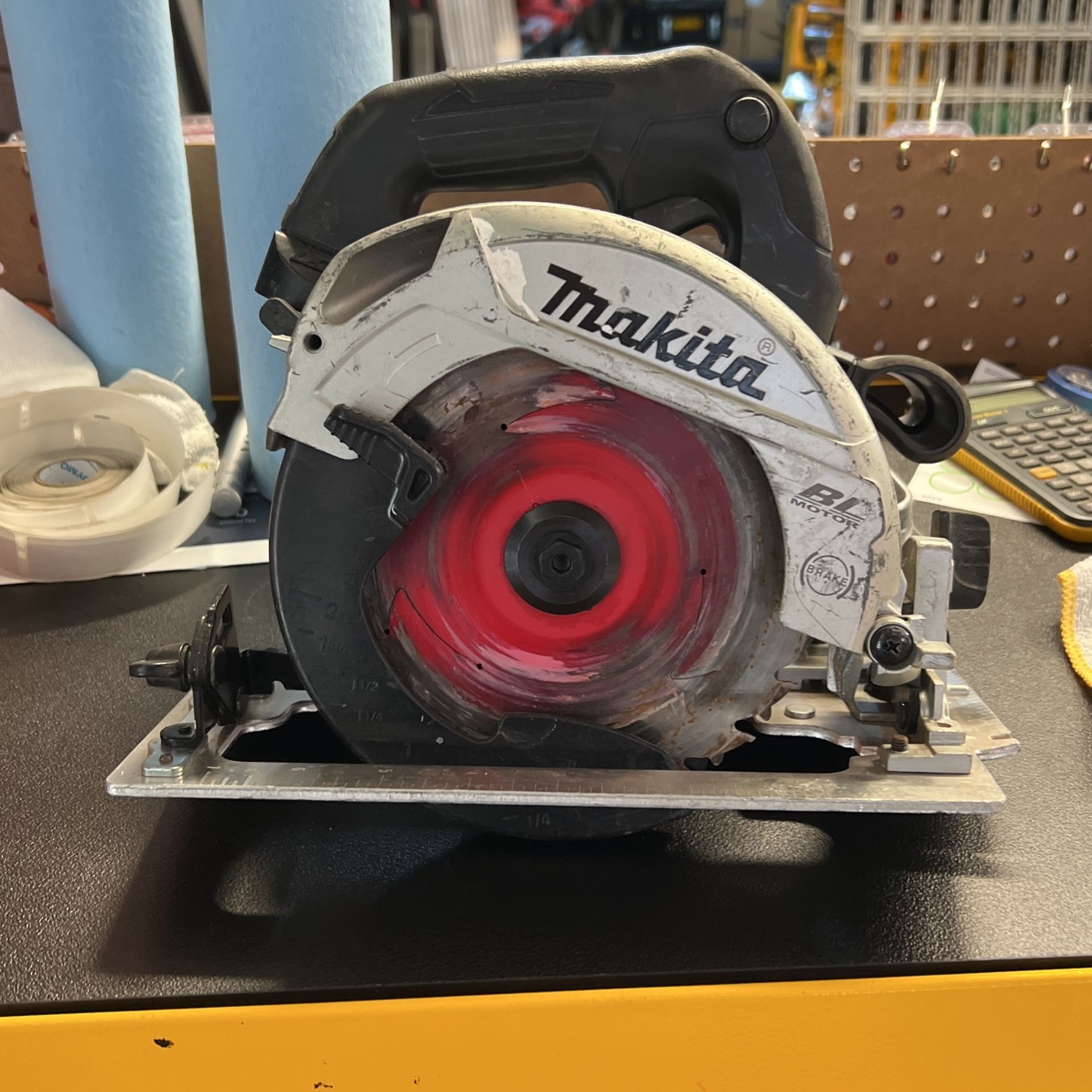 Makita Xsh04 6-1/2 Skill Saw Tool Only