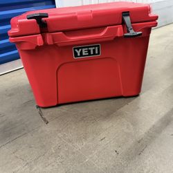 Tundra 35 Hard Yeti Cooler