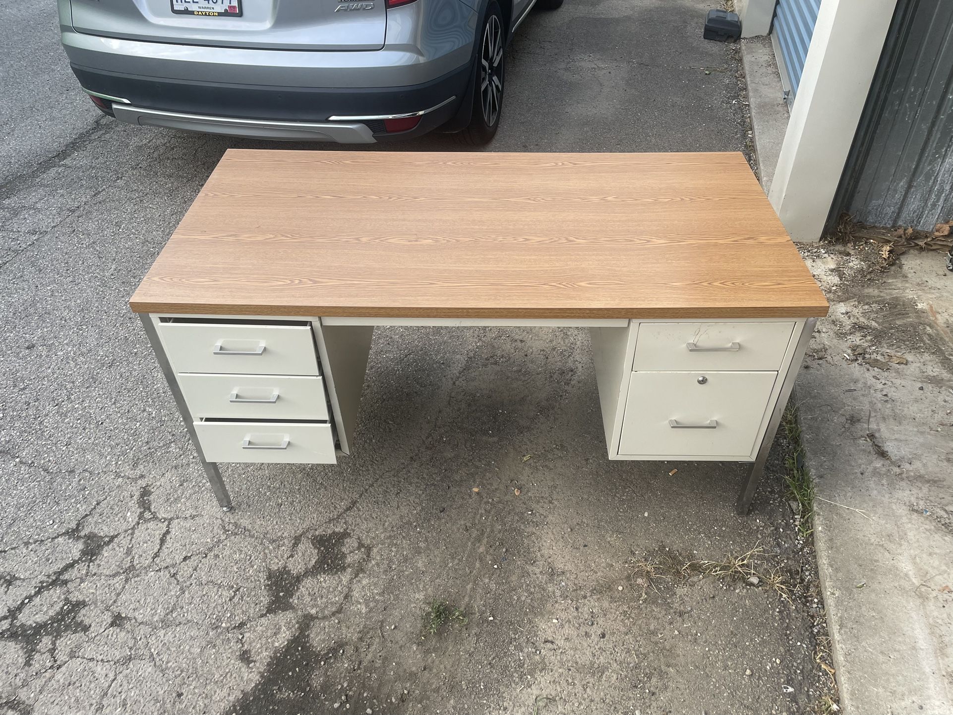 Material Desk Like Teachers Desk