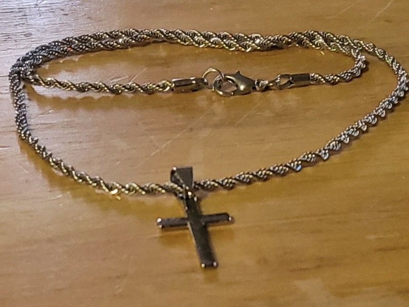 SILVER CROSS NECKLACE