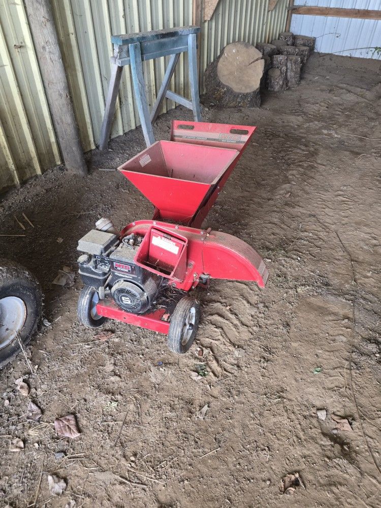 MTD 5 hp Chipper for repair or parts 
