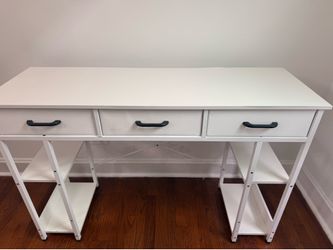 Desk- MUST BE ABLE TO PICK UP BY 5/30