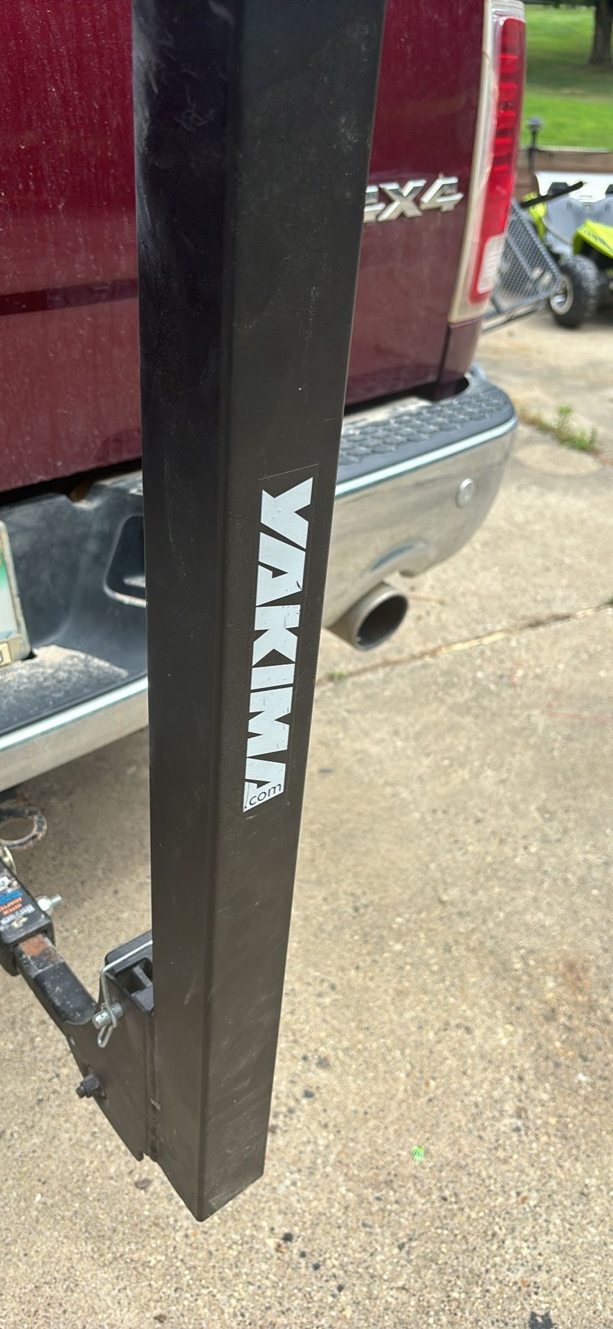 Bike Rack Yakima 3 Place. 2 In Or 1.25 Hitch. Tilting Hitch. Holly Area. 150$