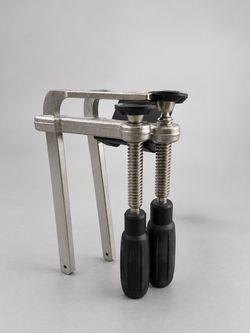 MILWAUKEE TRACK SAW GUIDE RAIL CLAMPS – 2-PACK