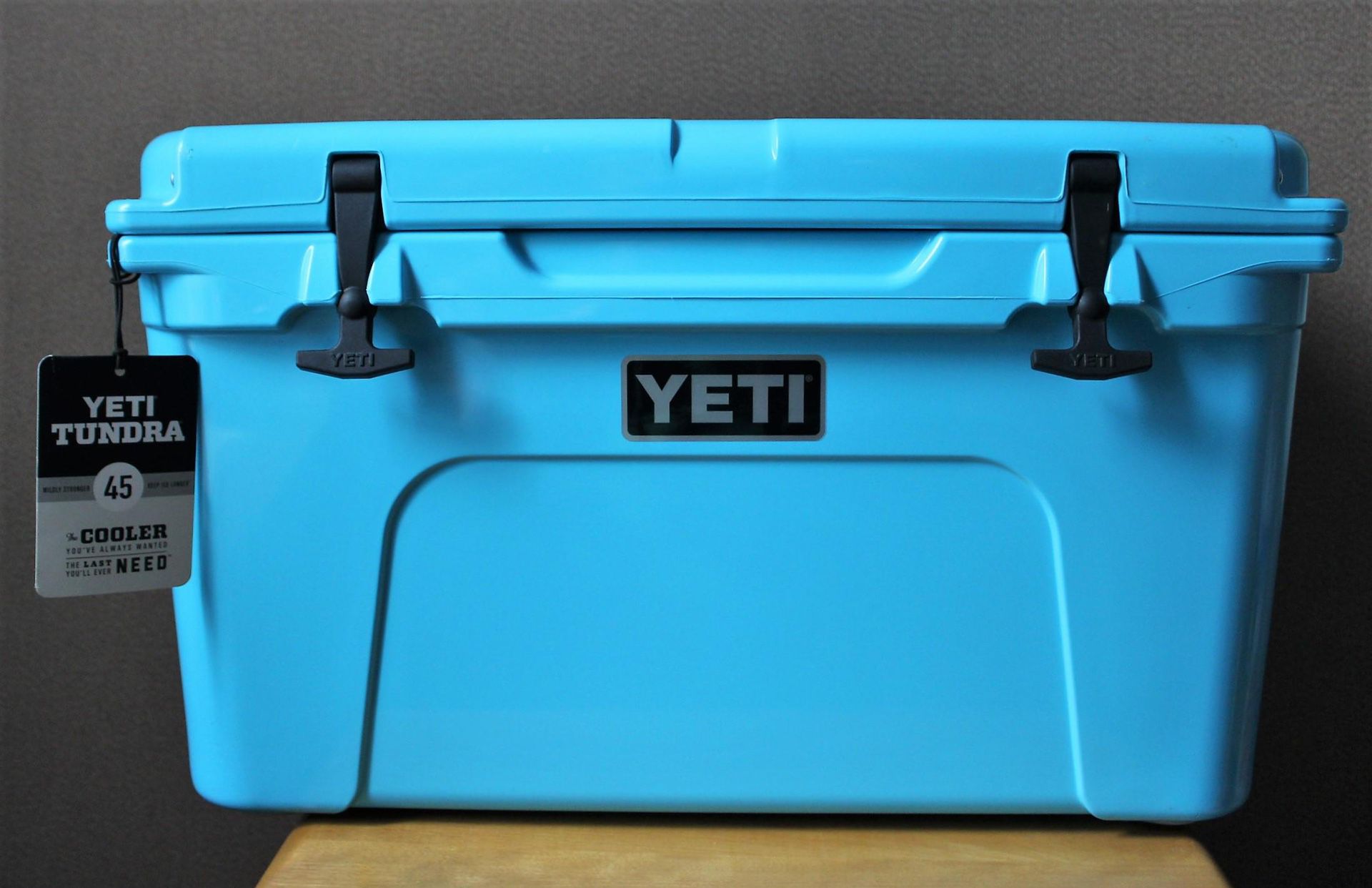 Yeti Tundra 45 Reef Blue for Sale in Whitsett, NC - OfferUp