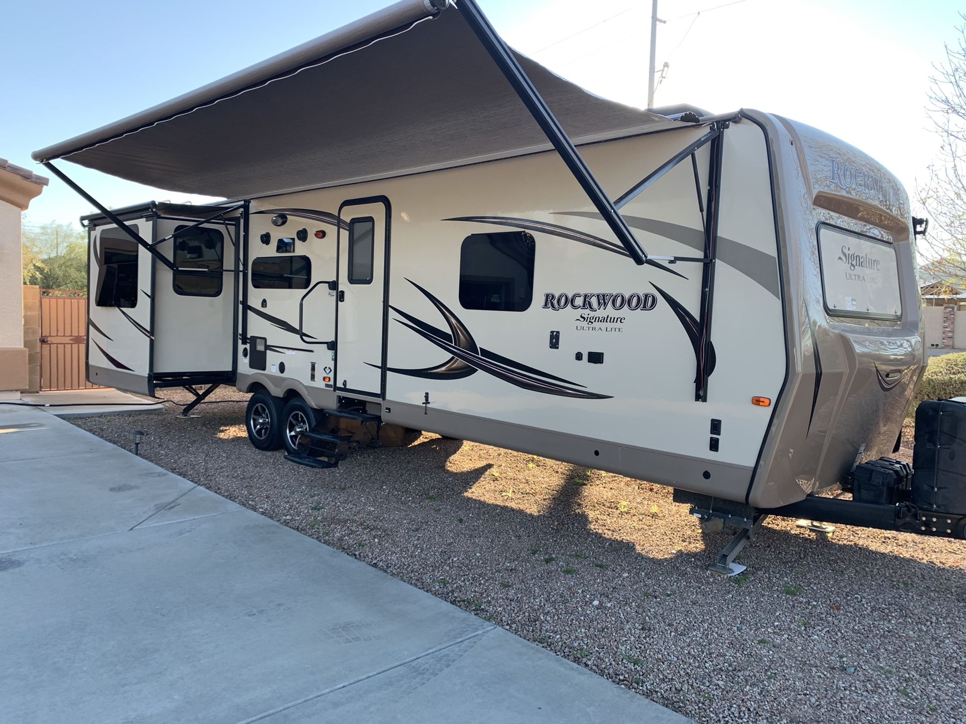 2017 Rockwood Signature Ultra lite m8325ss