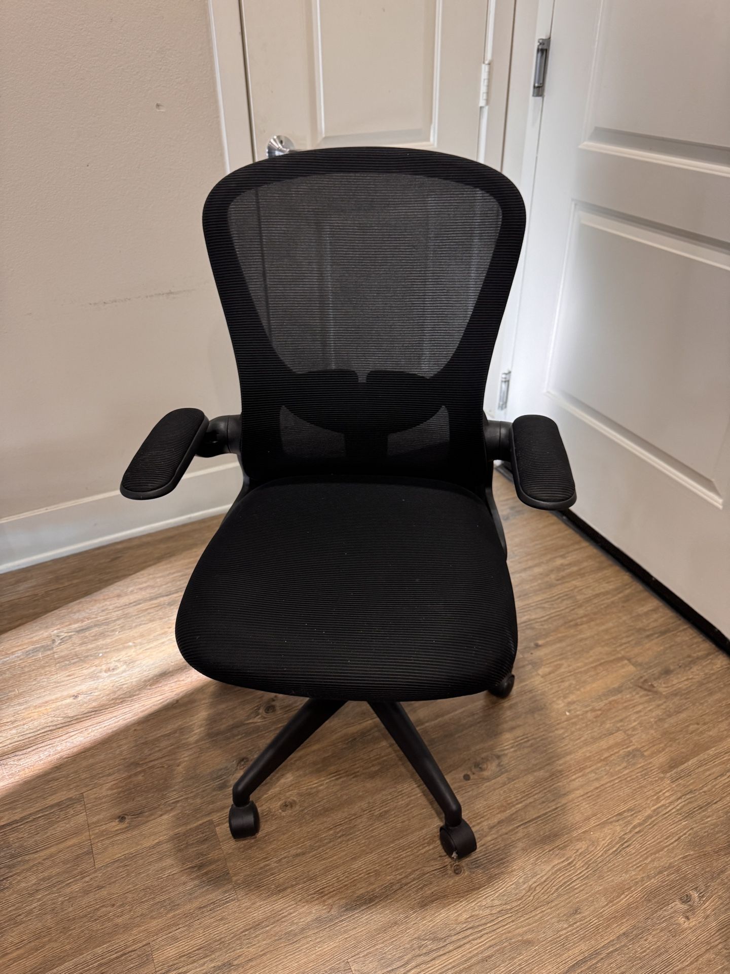 Ergonomic Mesh Office Chair – Adjustable Arms & Lumbar Support