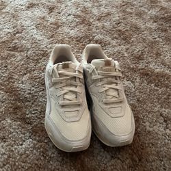 Pumas size 10
