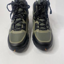 New Hiking Boots Men’s Size 11M