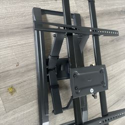 Full-Size Tv Mount – Fully Adjustable Side To Side And Extension