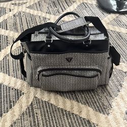GENUINE GUESS LADIES HANDBAG DIAPER MODEL LARGE WITH MULTIPLE POCKETS USED BUT IN GOOD CONDITION