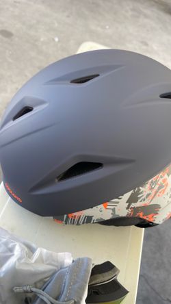 Ski helmet