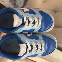 Size 8 toddler Nikes