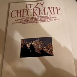 Itzy Checkmate Album - Yuna Ver