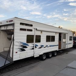 2005 Weekend Warrior Fs3000 Toy Hauler 