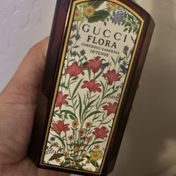 Gucci Flora Intense 