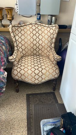Michael Amini By Aico Custom-made designer chair  Heavy Great condition see Measurements in photos