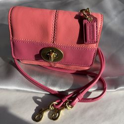 Coach Vintage Pink Coral Leather Gold Brass twistLock closure Mini Crossbody Bag