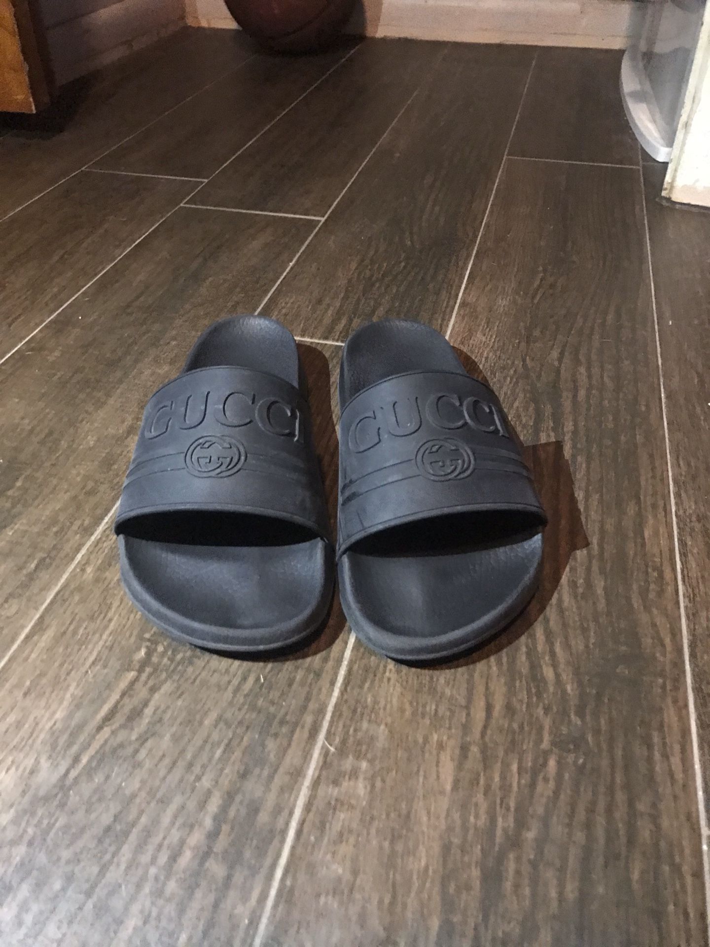 Gucci rubber slides black