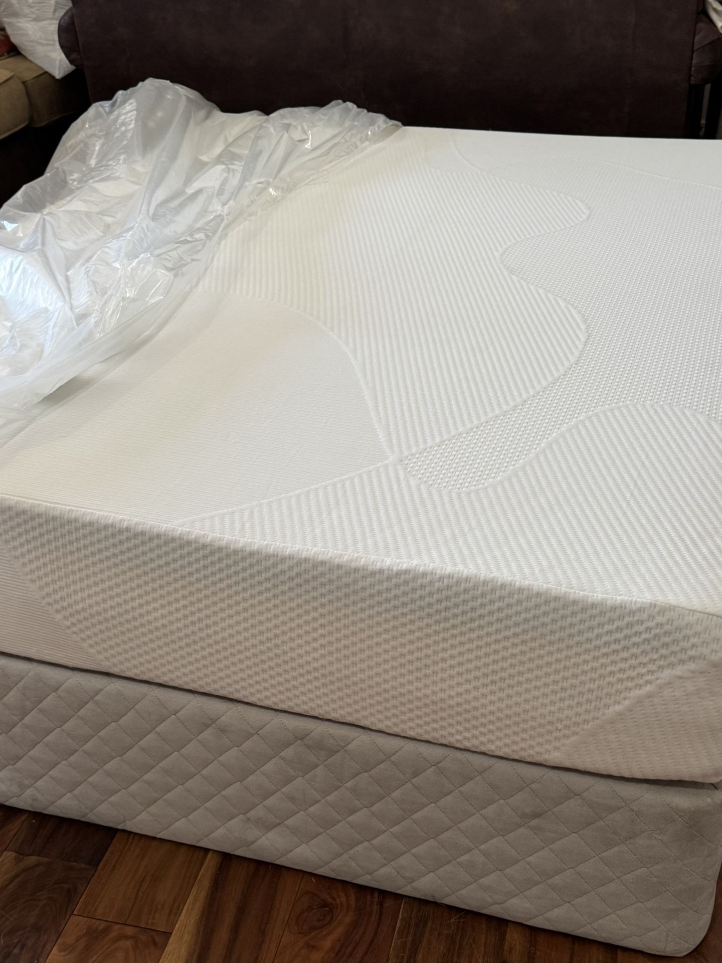 USED FULL SIZE MEMORY FOAM COOL GEL MATTRESS WITH BOX SPRING DELIVERY AVAILABLE