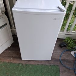 SEASONS MINIFRIDGE,3.3 Cu.ft.