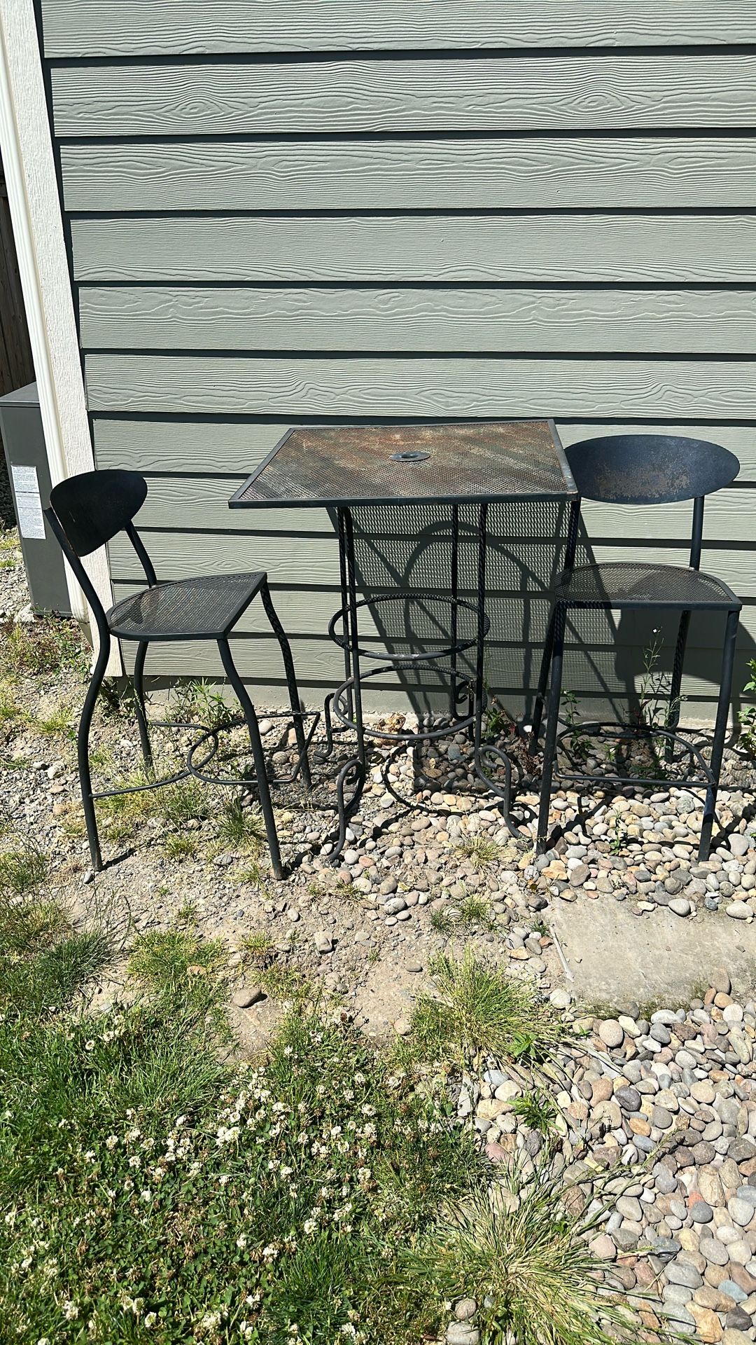 Out Door Table And Chairs
