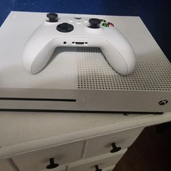 Xbox One  S With Controller 