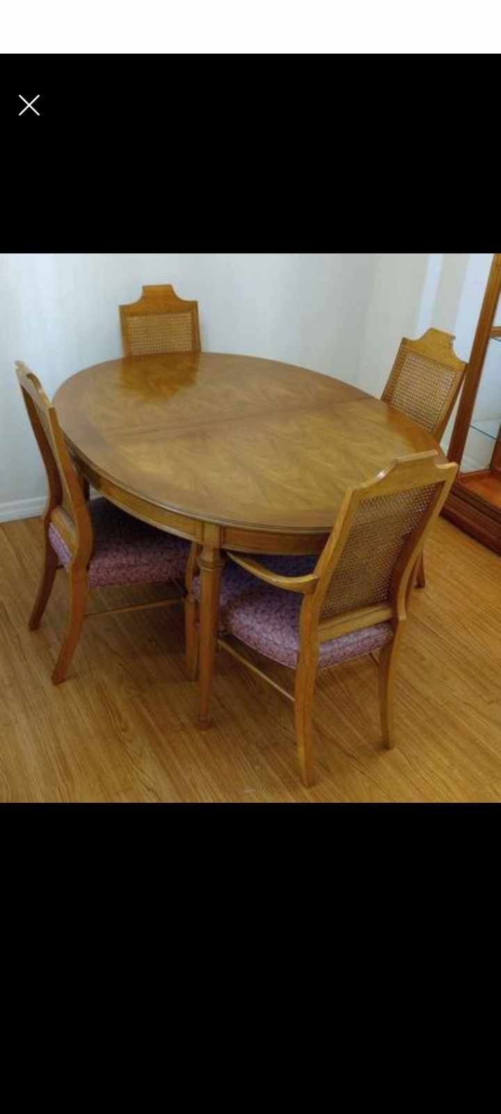 Kitchen Table With 2 Leafs And 8 Chairs