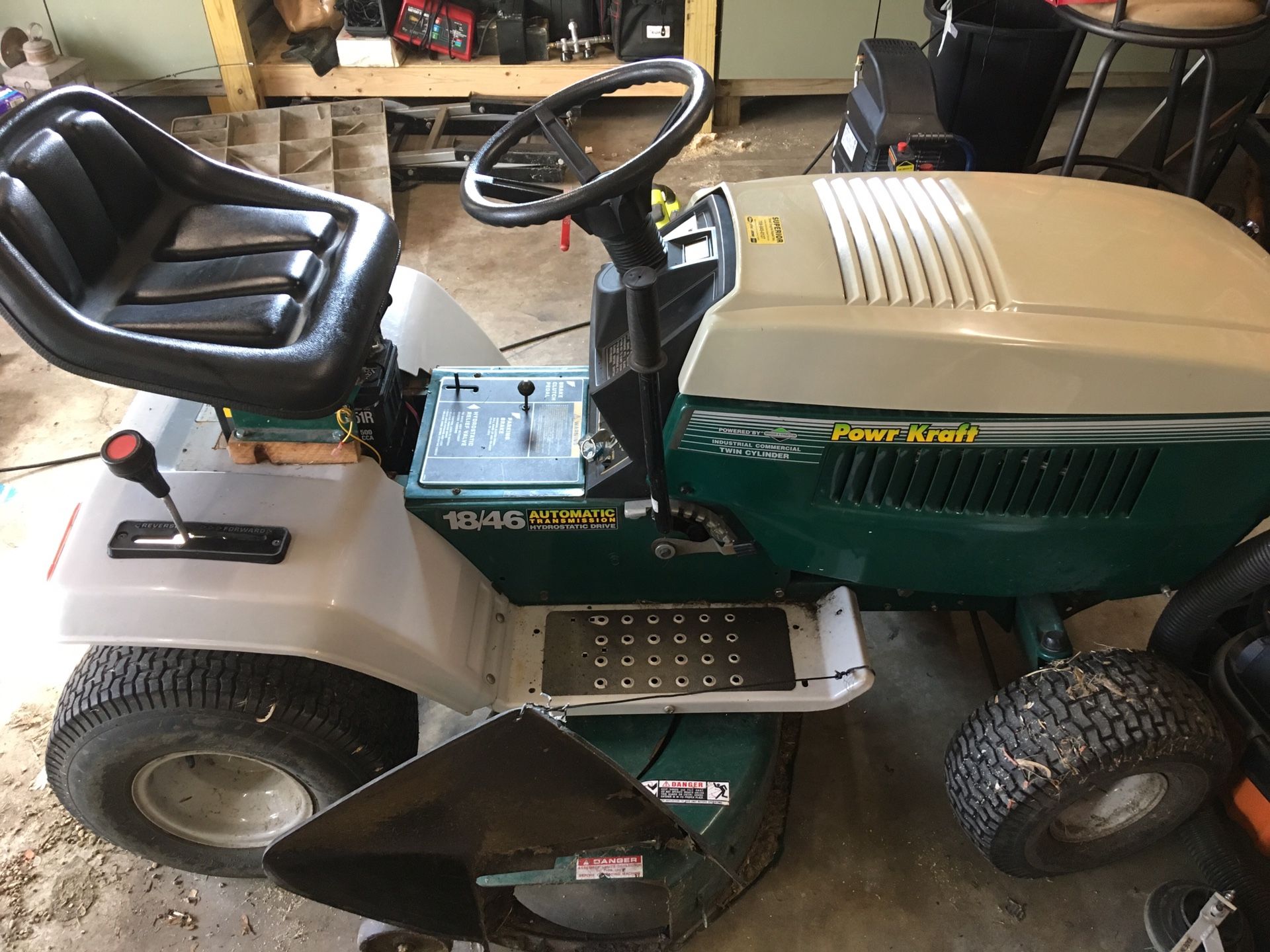 Riding lawn mower (power kraft)
