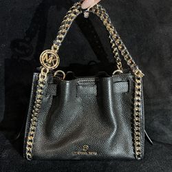 Micheal Kors Women’s Mina Medium Chain Messenger Black Bag