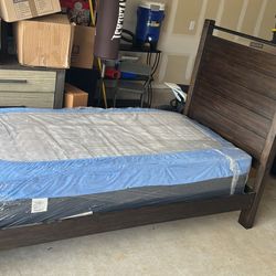 Bed Frame And Matress/ Cama Con Base Y Colchon