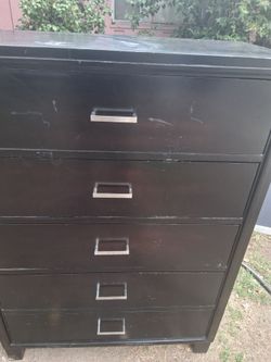 !! 5 Drawer  Dresser  Firm PriceUsed Normal Wear  wood