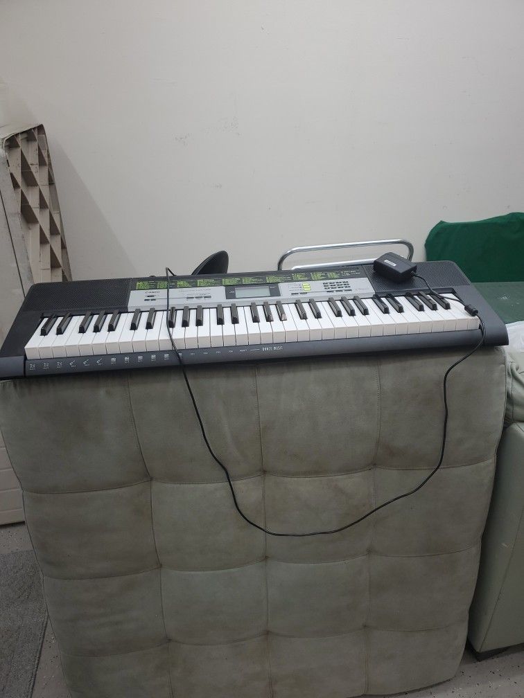 Electronic Keyboard LK-135
