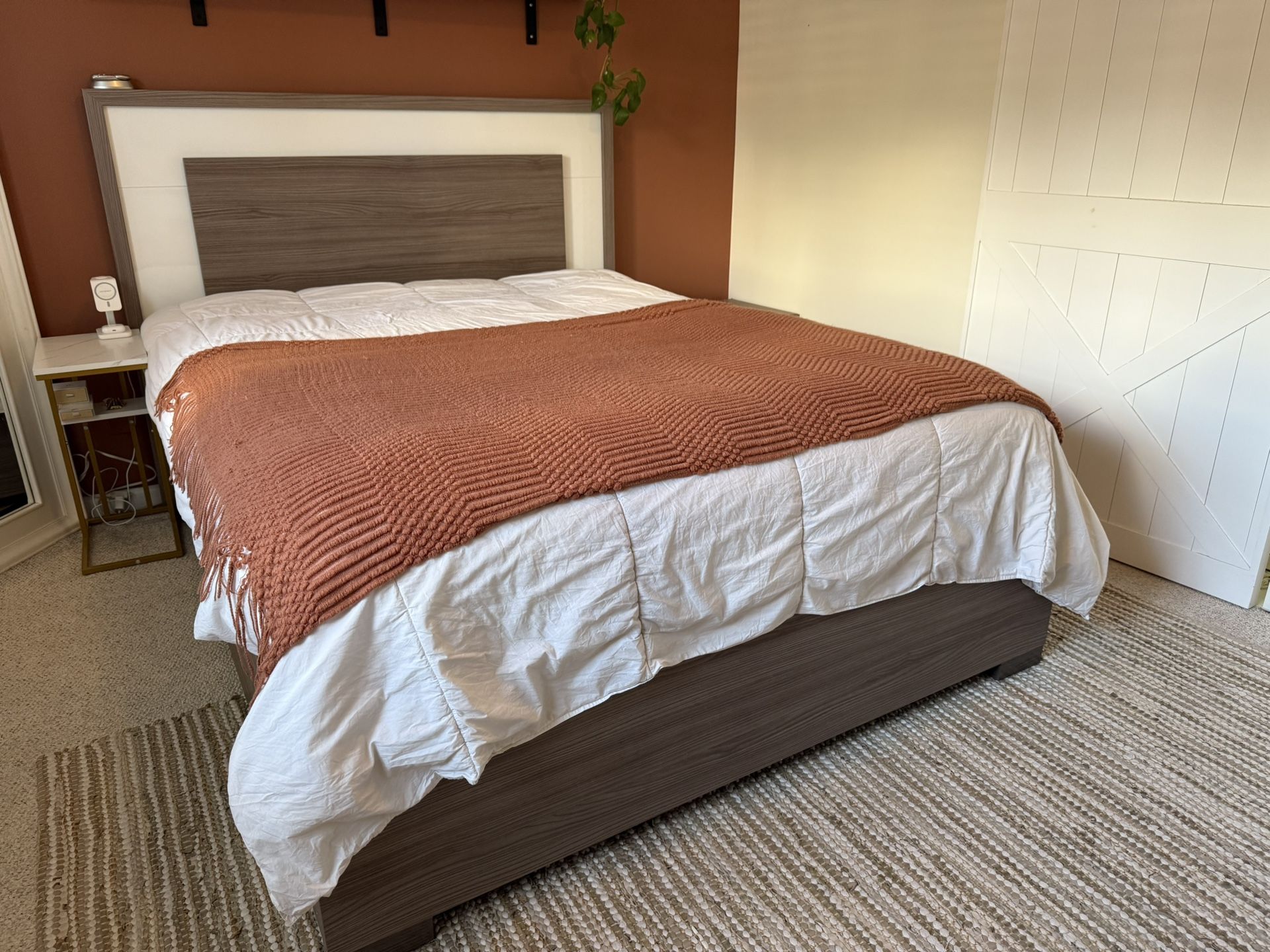 Queen Bedroom Furniture Set