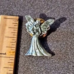 Angel Courage Folding hands Vintage Collectible Lapel Pin A-1