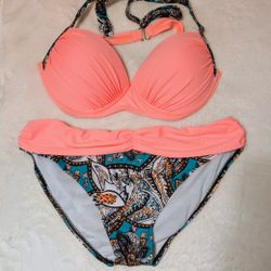 Bikini Set Peach Patterned Bottom Woman's Bikini Set Size Large Estimated 36C