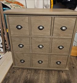 Dresser/accent piece