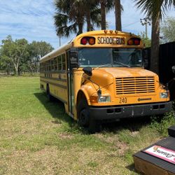 2001 International 3800 T444E