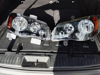 Dodge Grand Caravan headlight pair
